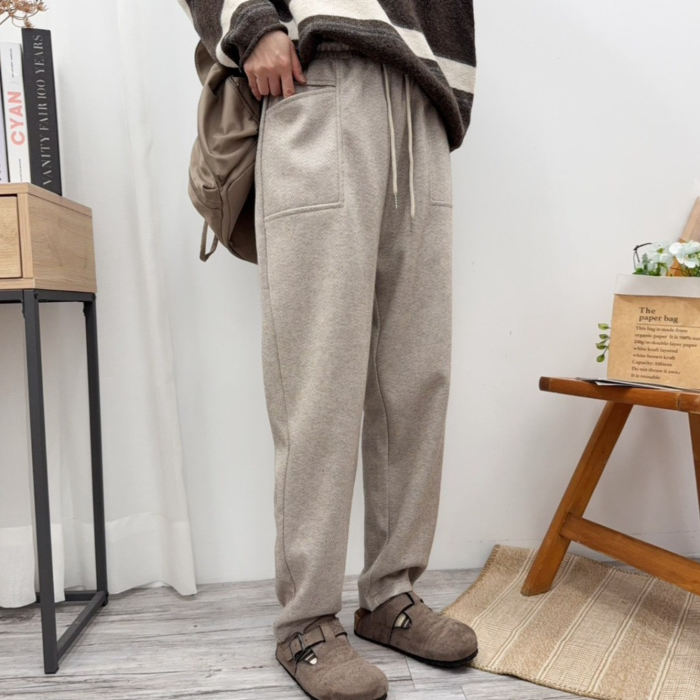 現貨𖤐兔子魚✓║L149274 女長褲 休閒長褲 冬天長褲 人字紋長褲 毛呢長褲 抽繩長褲 直筒長褲 口袋長褲 百搭長-細節圖2