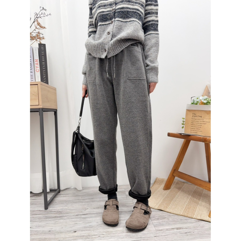 現貨𖤐兔子魚✓║L149274 女長褲 休閒長褲 冬天長褲 人字紋長褲 毛呢長褲 抽繩長褲 直筒長褲 口袋長褲 百搭長-細節圖3