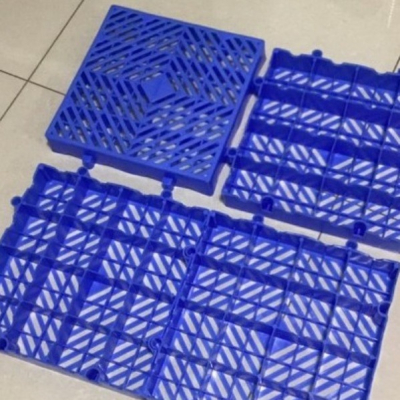 (現貨價) 五公分高 塑膠棧板 可拚接式 30公分正方形 可扣連在一起的方形格子塑膠棧板 拚圖棧板 (每單最多八個)