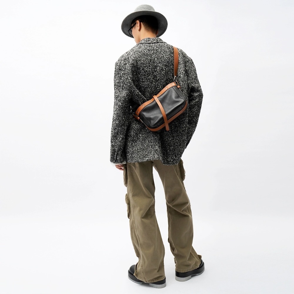 《4AM寅選》山林火山 斜跨包 新品 通勤包 隨身包 頭層牛皮 原創 設計款 潮流 穿搭 男款女款-細節圖2