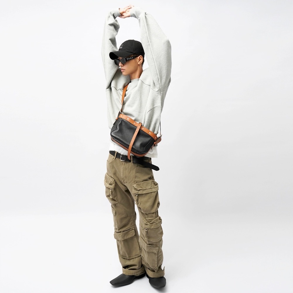 《4AM寅選》山林火山 斜跨包 新品 通勤包 隨身包 頭層牛皮 原創 設計款 潮流 穿搭 男款女款-細節圖4