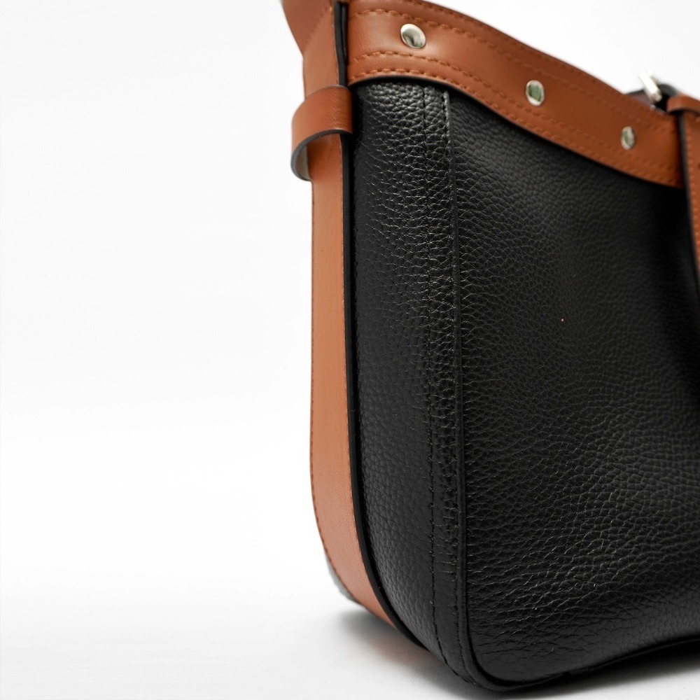 《4AM寅選》山林火山 斜跨包 新品 通勤包 隨身包 頭層牛皮 原創 設計款 潮流 穿搭 男款女款-細節圖7