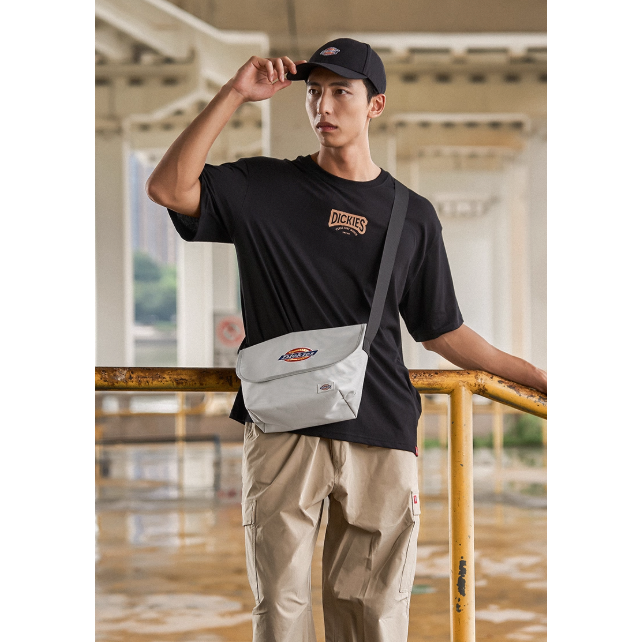 《4AM寅選》 Dickies 迪凱思 郵差包 隨身包 單肩包 側背包 隨行包 出遊 穿搭 輕便-細節圖6