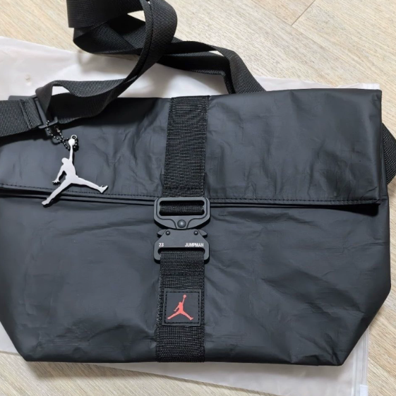 《4AM寅選》 JORDAN NIKE 喬丹 單肩通勤包 單肩包 隨身包 通勤 旅行 外出 斜挎包 側背包 大容量-細節圖3