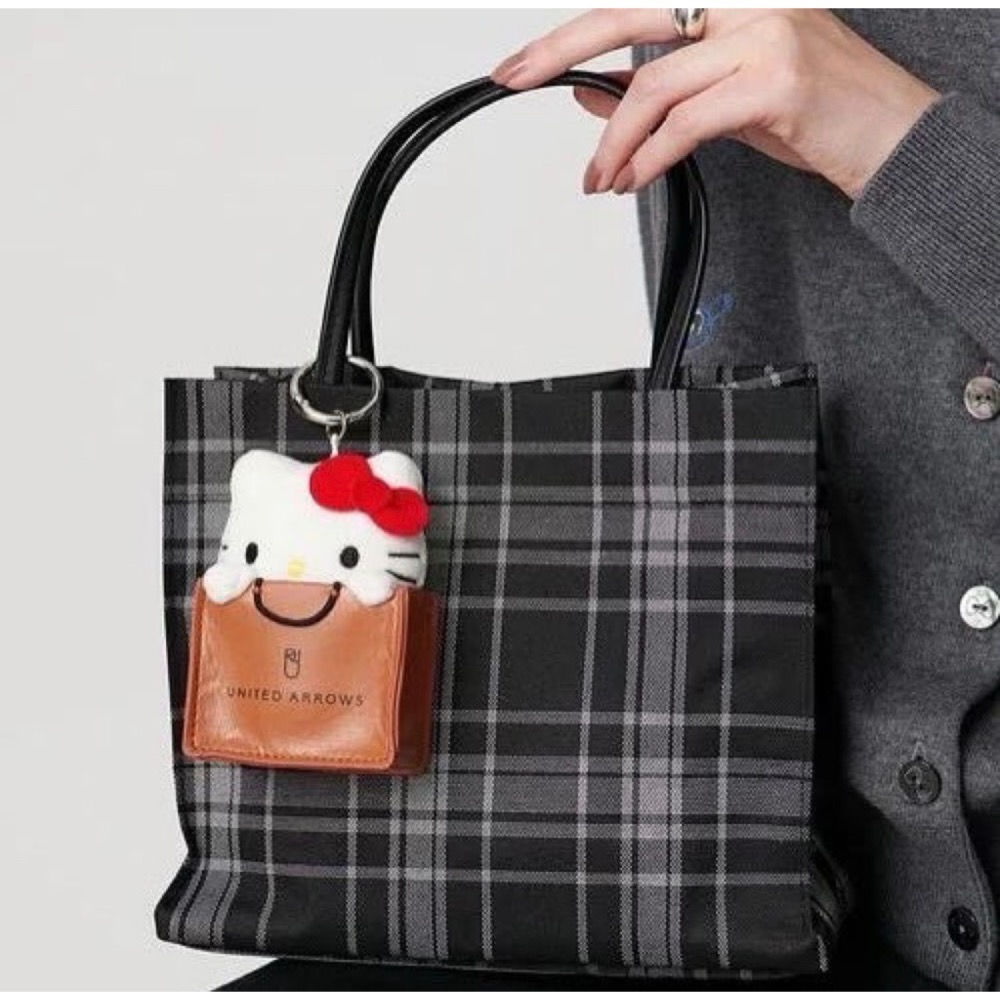 HELLO KITTY × UNITED ARROWS 聯名吊飾(黑色）-細節圖3
