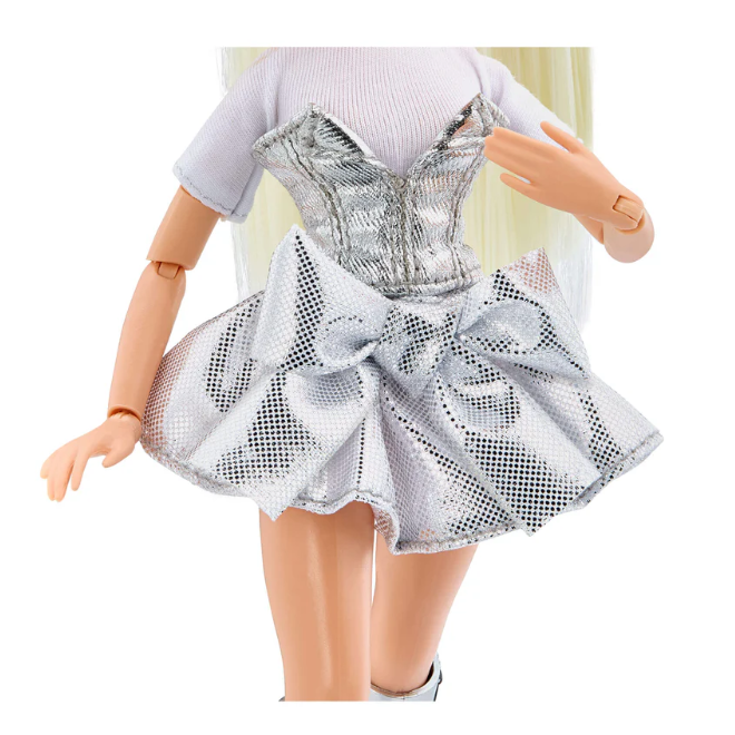 Bratz Charmz Cloe 克蘿伊時尚娃娃 銀色金屬風收藏款 全新未拆封-細節圖5