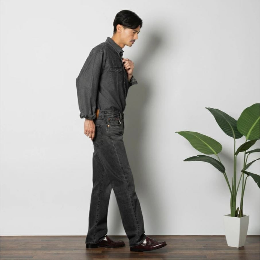 現貨【赤耳黑牛王34腰優惠】美國LEVI S 501 高價 仿舊黑灰 大E紅旗 原創經典排扣直筒褲 牛仔褲 丹寧褲-細節圖4