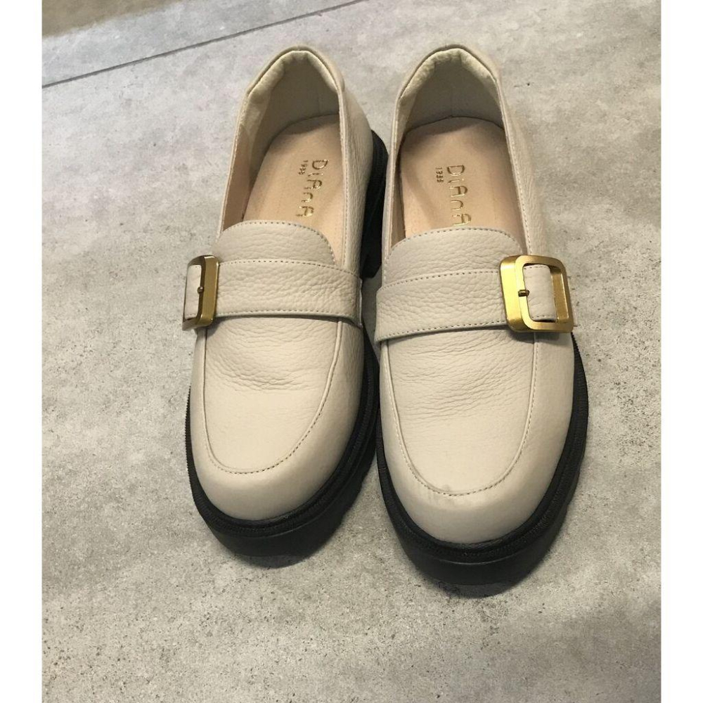 DIANA  真皮 柔軟牛皮環扣厚底樂福鞋 奶油-細節圖4