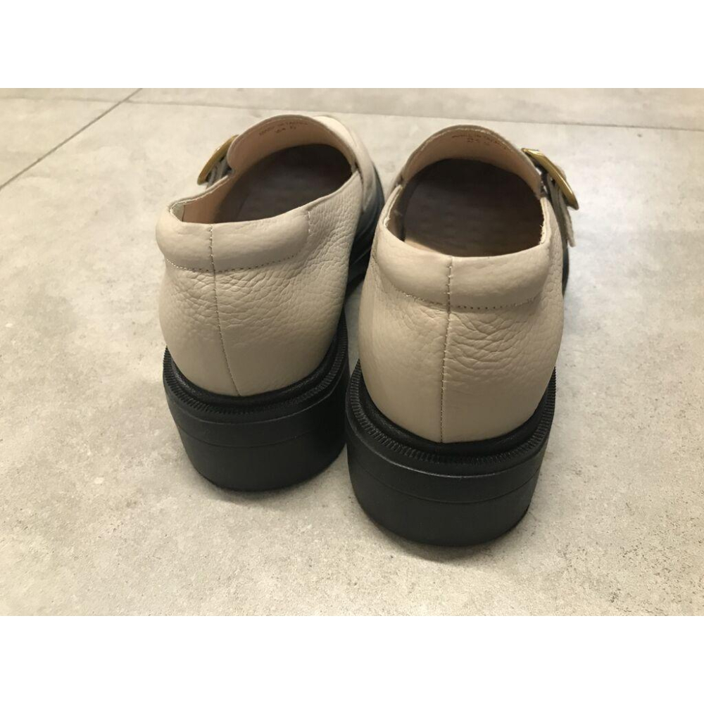 DIANA  真皮 柔軟牛皮環扣厚底樂福鞋 奶油-細節圖5