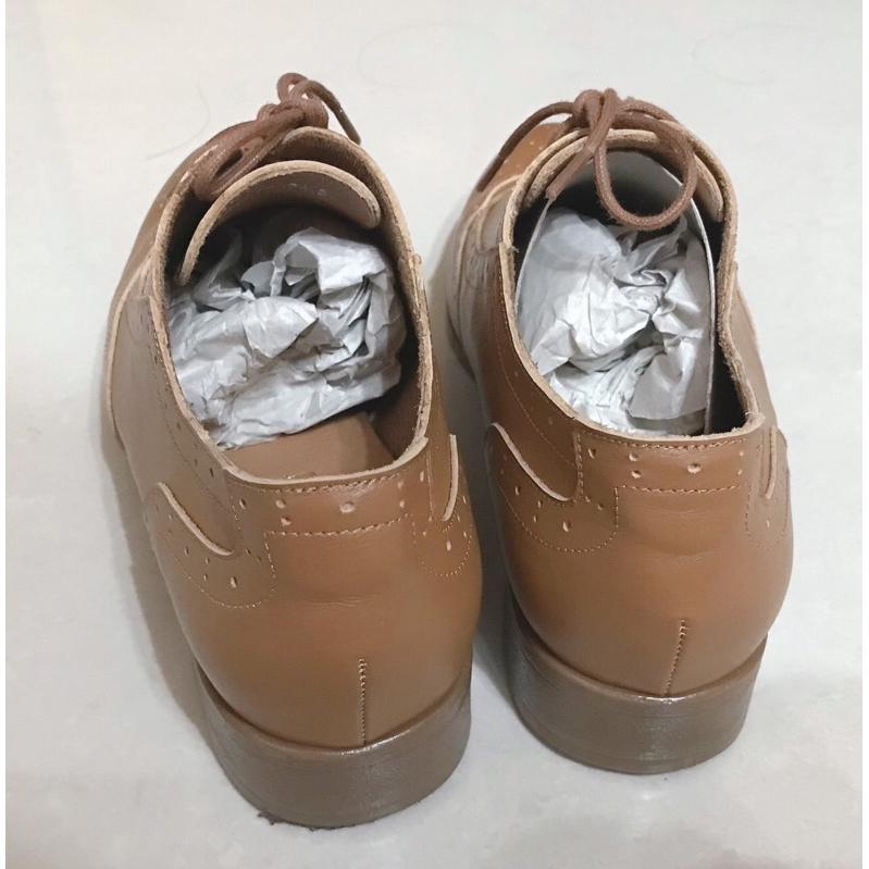 DIANA 3cm 真皮 質感牛皮 水染擦色 綁帶 尖頭 低跟 牛津雕花鞋-焦糖-細節圖9