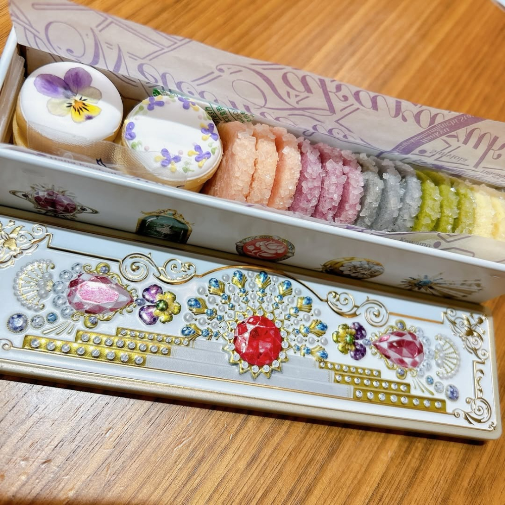 MAGNOLIA 宝塚三色堇｜鑽石餅乾🌟每日限量販售、小花餅乾、寶石餅乾、經典白盒、綠寶石緣結茶香、粉盒玫瑰餅乾-細節圖3