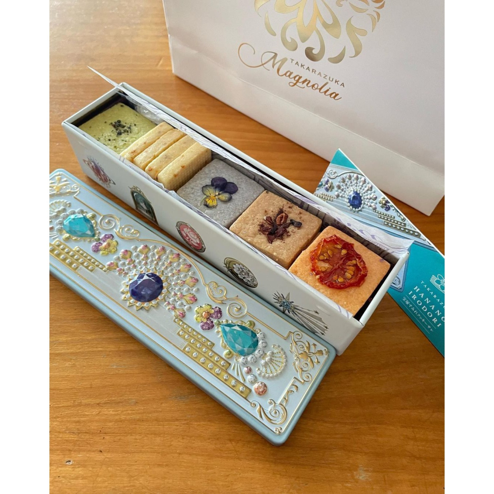 MAGNOLIA 宝塚三色堇｜鑽石餅乾🌟每日限量販售、小花餅乾、寶石餅乾、經典白盒、綠寶石緣結茶香、粉盒玫瑰餅乾-細節圖4