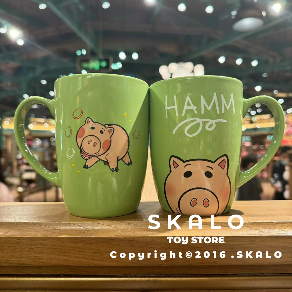 SKALO［玩具總動員經典馬克杯］迪士尼 火腿豬 抱抱龍 草莓熊 三眼怪 杯子-細節圖2