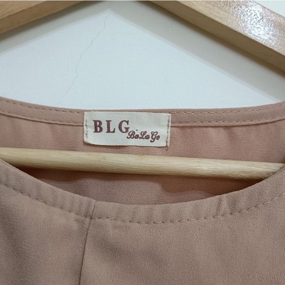 全新溫柔粉色前露腰洋裝（僅下水）-細節圖3