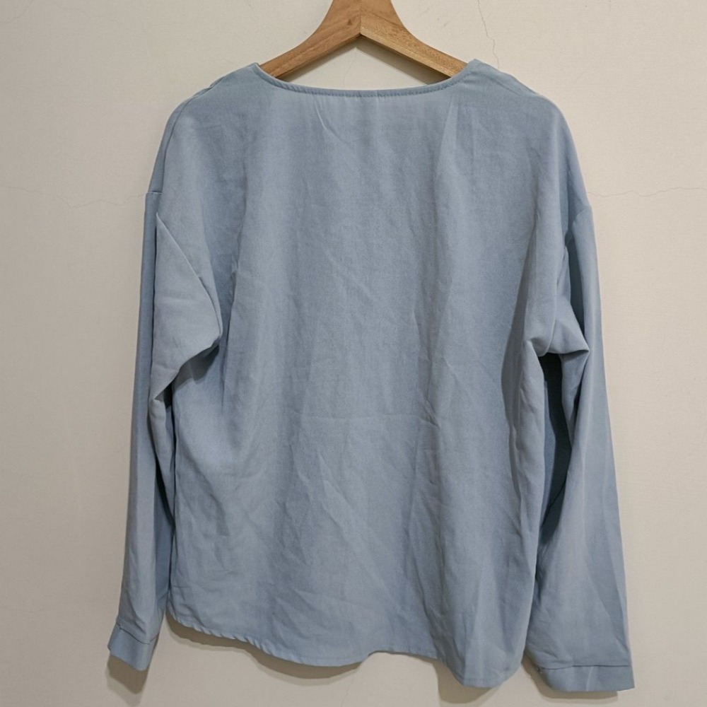 溫柔藍韓版v領雪紡材質襯衫，可當薄外套、罩衫，全新.尺寸S~L可穿.全新僅下水-細節圖2
