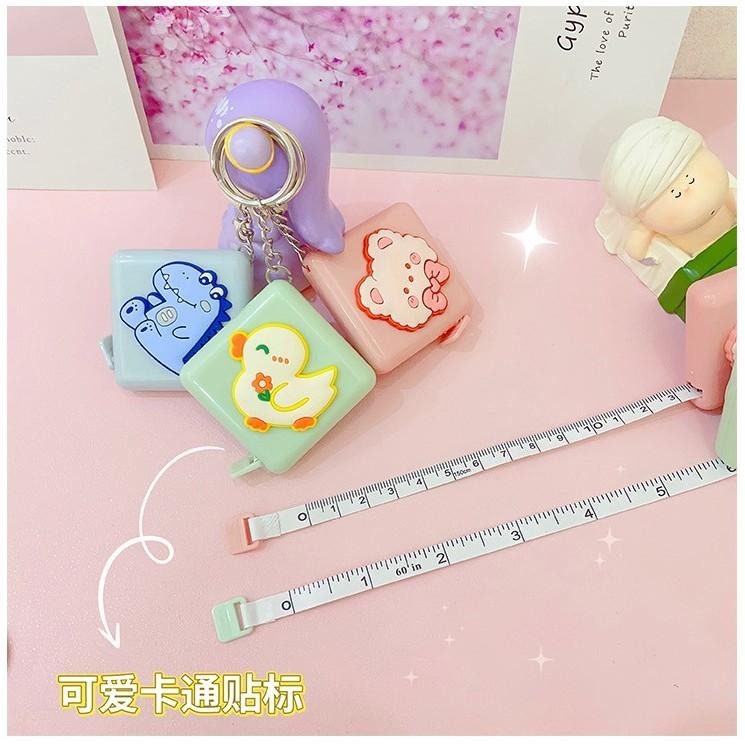 【苗栗現貨&含發票】 方形小捲尺 馬卡龍捲尺 迷你捲尺 捲尺 卷尺 皮尺 軟尺 量尺 自動伸縮 伸縮尺 量衣尺 一鍵回收-細節圖4