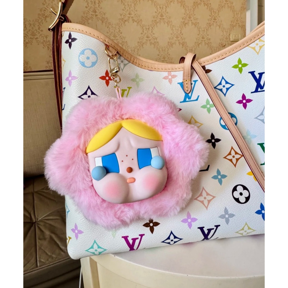 【🌸 公司正貨 泡泡瑪特 Crybaby 哭娃花朵耳機包🌸/數量有限/售完不補】-細節圖4