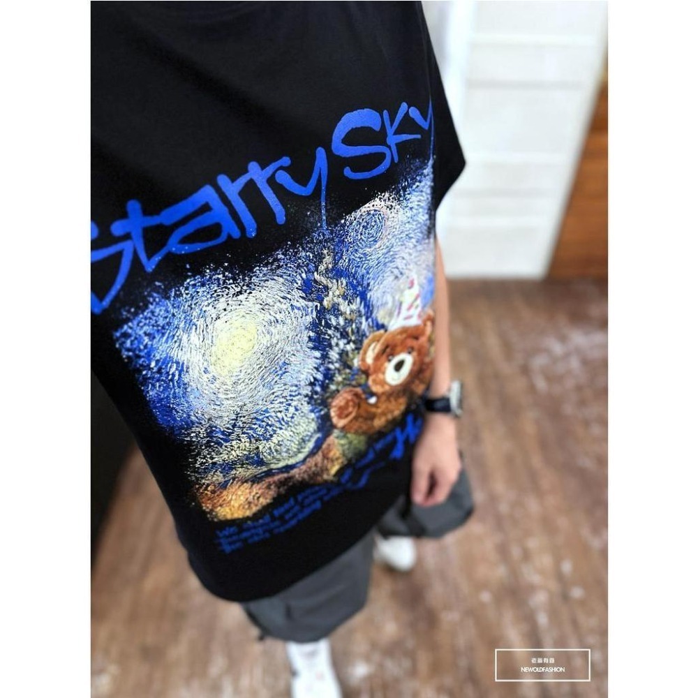 『新品上市』重磅星空帽子熊短T(NOF23052714)-黑-細節圖3