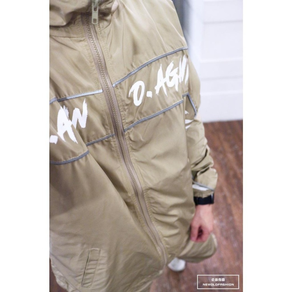 『老爺有喜』Again反光條立領防風外套-卡其-細節圖3