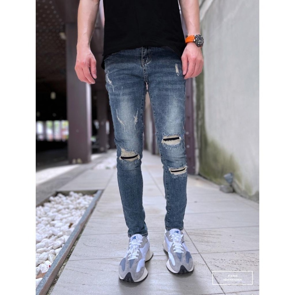 『老爺有喜』重磅深灰藍補丁小直筒褲 彈性抽鬚 牛仔破褲 顯瘦 修身 窄管 補丁破壞 牛仔褲(NOF22031351)-細節圖3