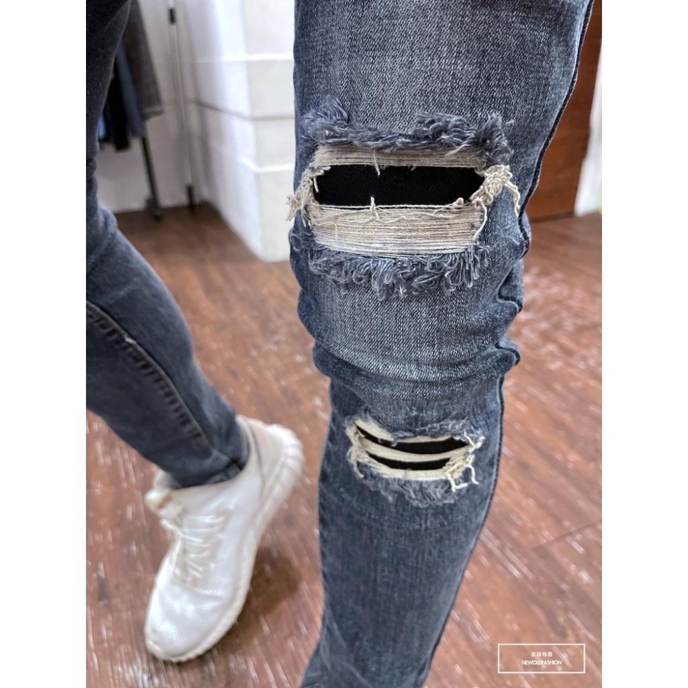『老爺有喜』重磅深灰藍補丁小直筒褲 彈性抽鬚 牛仔破褲 顯瘦 修身 窄管 補丁破壞 牛仔褲(NOF22031351)-細節圖6