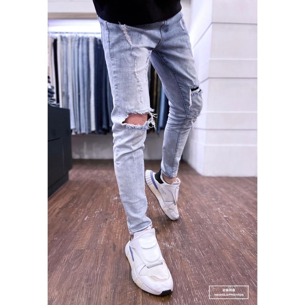 『老爺有喜』重磅單膝破壞補丁小直筒褲 彈性抽鬚 牛仔破褲 顯瘦 修身 窄管 補丁破壞 水洗刷白 水泥灰 白灰 淺灰牛仔褲-細節圖2