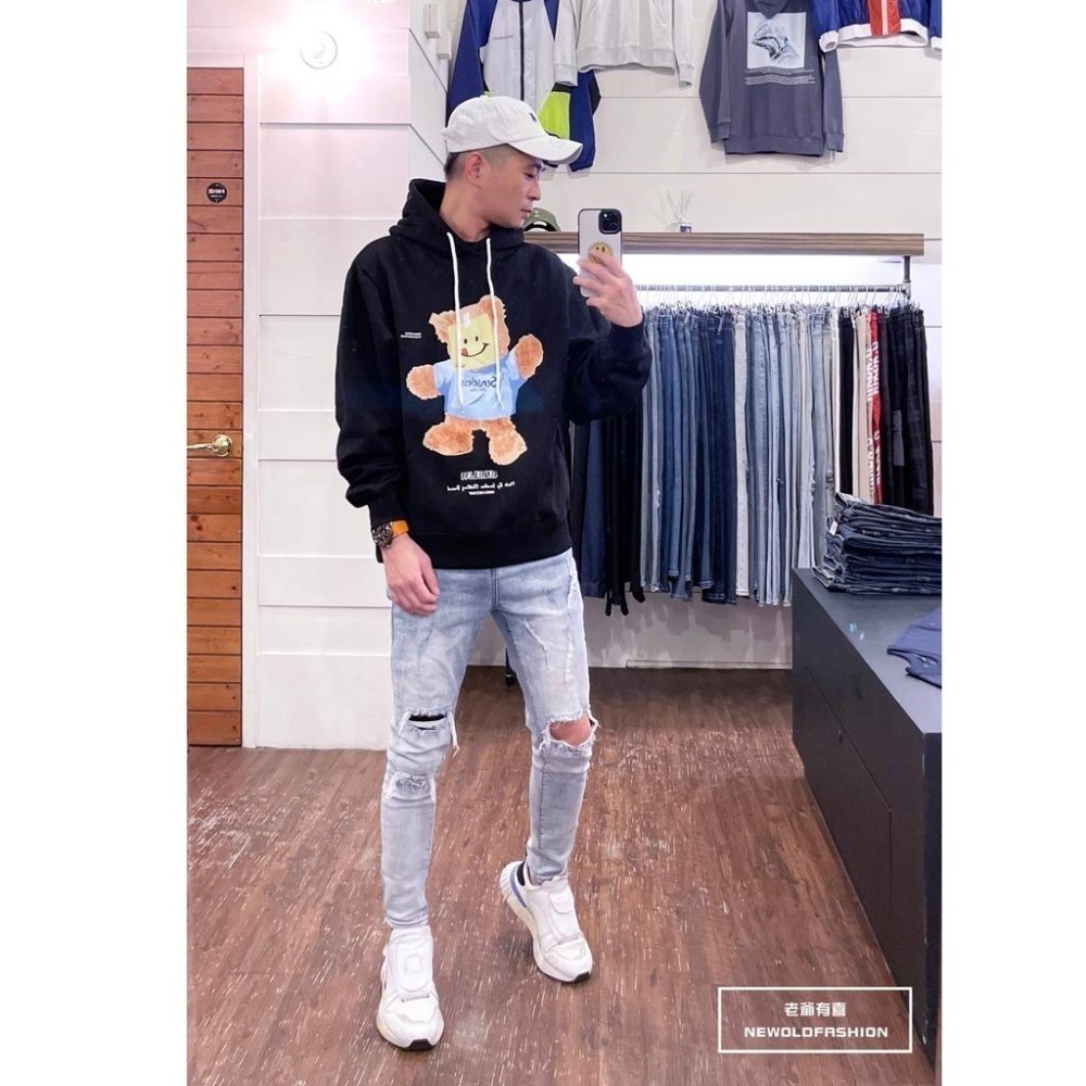 『老爺有喜』重磅單膝破壞補丁小直筒褲 彈性抽鬚 牛仔破褲 顯瘦 修身 窄管 補丁破壞 水洗刷白 水泥灰 白灰 淺灰牛仔褲-細節圖3