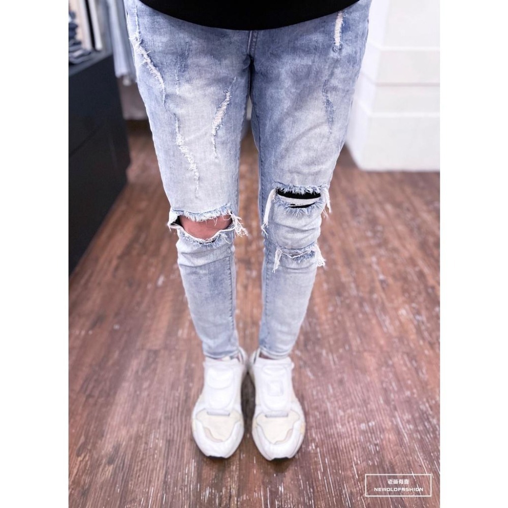 『老爺有喜』重磅單膝破壞補丁小直筒褲 彈性抽鬚 牛仔破褲 顯瘦 修身 窄管 補丁破壞 水洗刷白 水泥灰 白灰 淺灰牛仔褲-細節圖5