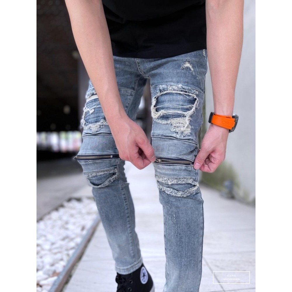 『老爺有喜』重磅不對稱補丁膝拉鍊小直筒褲 機車褲 彈性牛仔破褲 顯瘦修身窄管 補丁破壞牛仔褲(NOF22033522)-細節圖4