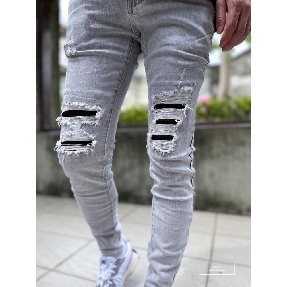 『老爺有喜』重磅淺灰白雙膝黑補丁小直筒褲 水泥灰 牛仔破褲 顯瘦修身窄管 補丁破壞 淺色牛仔褲(NOF2204993)-細節圖3