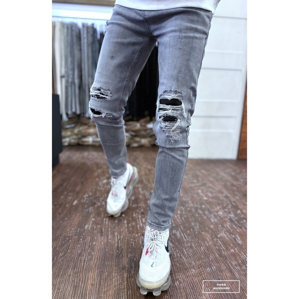 『老爺有喜』重磅淺灰白雙膝黑補丁小直筒褲 水泥灰 牛仔破褲 顯瘦修身窄管 補丁破壞 淺色牛仔褲(NOF2204993)-細節圖7