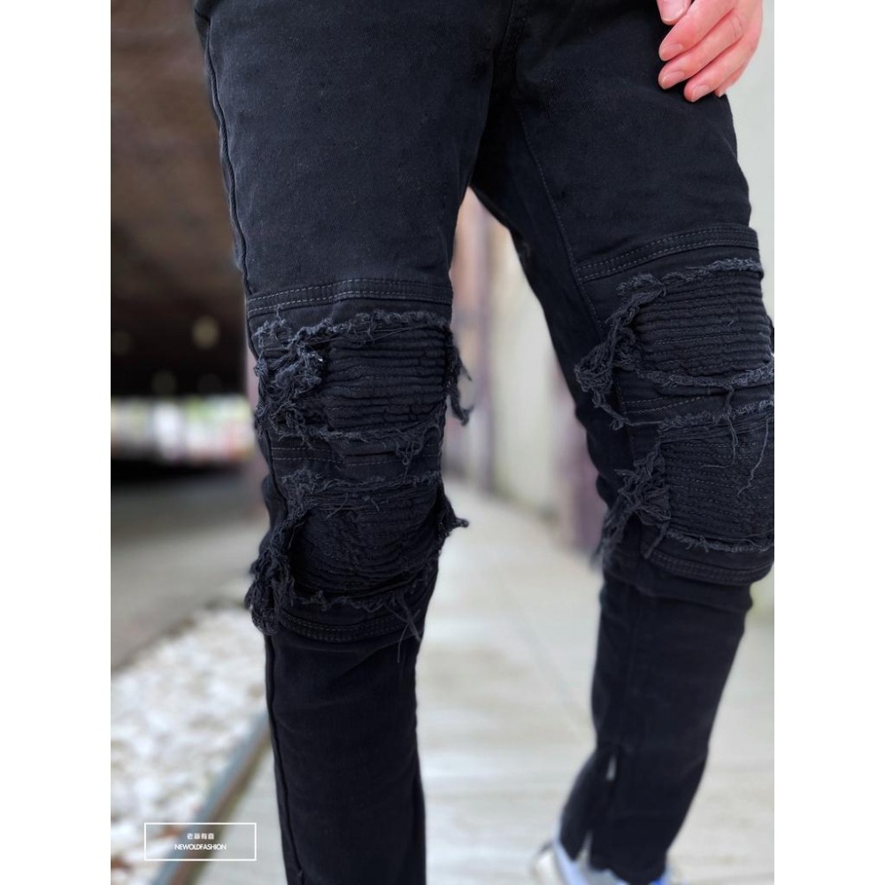 『老爺有喜』重磅闇黑波浪紋補丁小直筒褲 機車褲 彈性牛仔 破褲 顯瘦修身窄管 補丁破壞牛仔褲(NOF22033106)-細節圖2