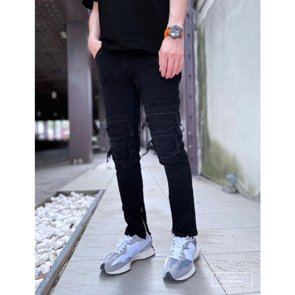 『老爺有喜』重磅闇黑波浪紋補丁小直筒褲 機車褲 彈性牛仔 破褲 顯瘦修身窄管 補丁破壞牛仔褲(NOF22033106)-細節圖3
