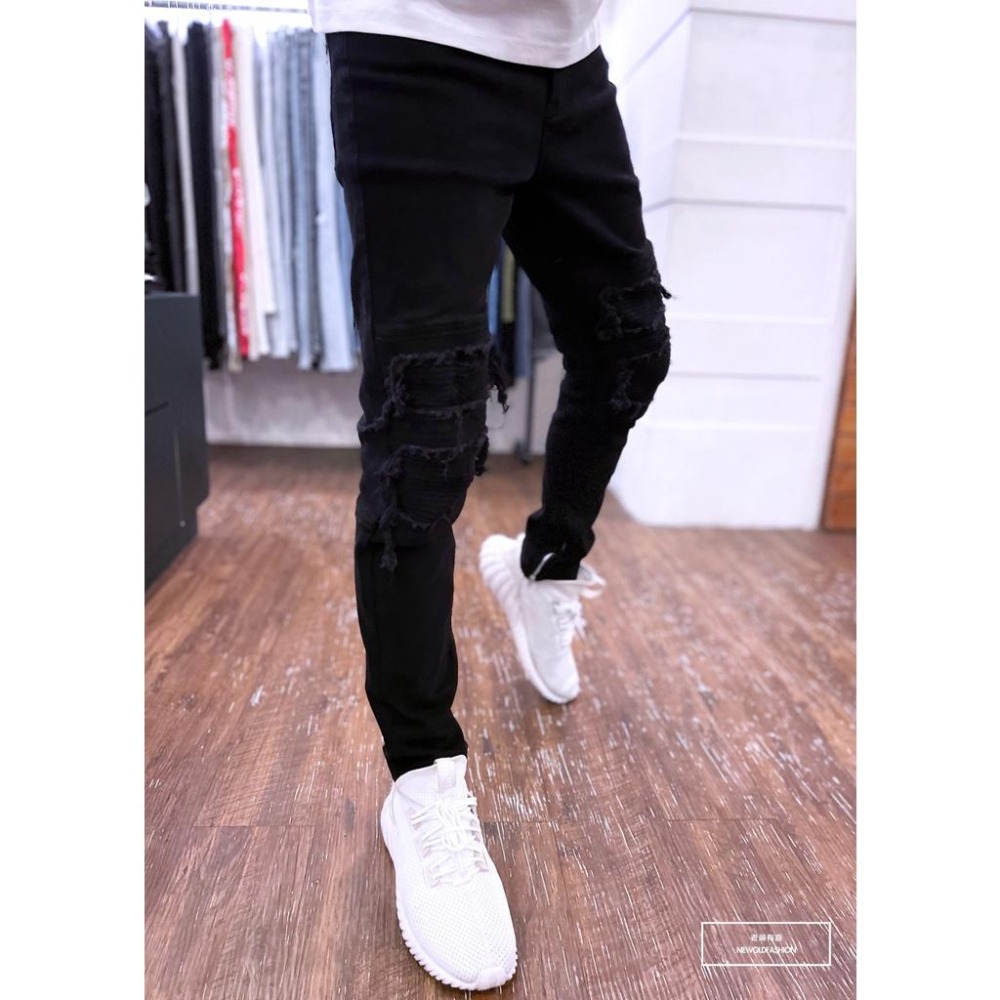 『老爺有喜』重磅闇黑波浪紋補丁小直筒褲 機車褲 彈性牛仔 破褲 顯瘦修身窄管 補丁破壞牛仔褲(NOF22033106)-細節圖5