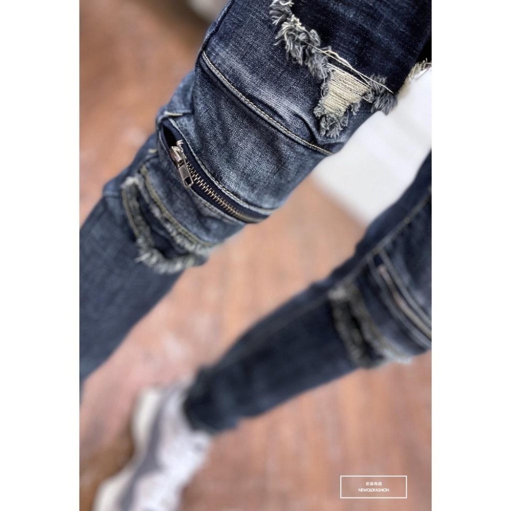 『老爺有喜』重磅深藍補丁膝拉鍊小直筒褲 機車褲 彈性牛仔破褲 顯瘦修身窄管 補丁破壞牛仔褲(NOF22033330)-細節圖7
