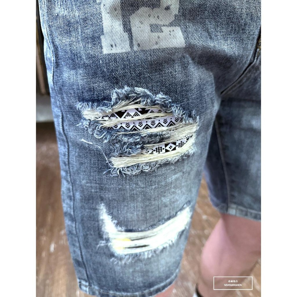 『新品上市』重磅民族風補丁破壞牛仔短褲 破壞抽鬚 日系 阿美咔嘰 五分褲 牛仔褲 男生短褲(NOF2303950)-細節圖3