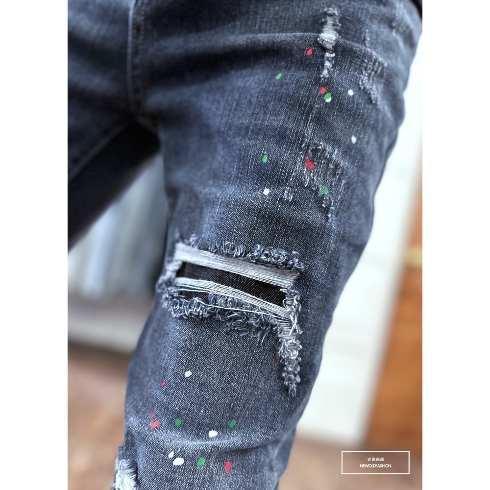 『老爺有喜』重磅潑漆破壞四洞補丁小直筒 彈性抽鬚 深色牛仔破褲 顯瘦修身窄管 補丁破壞牛仔褲(NOF22093656)-細節圖3