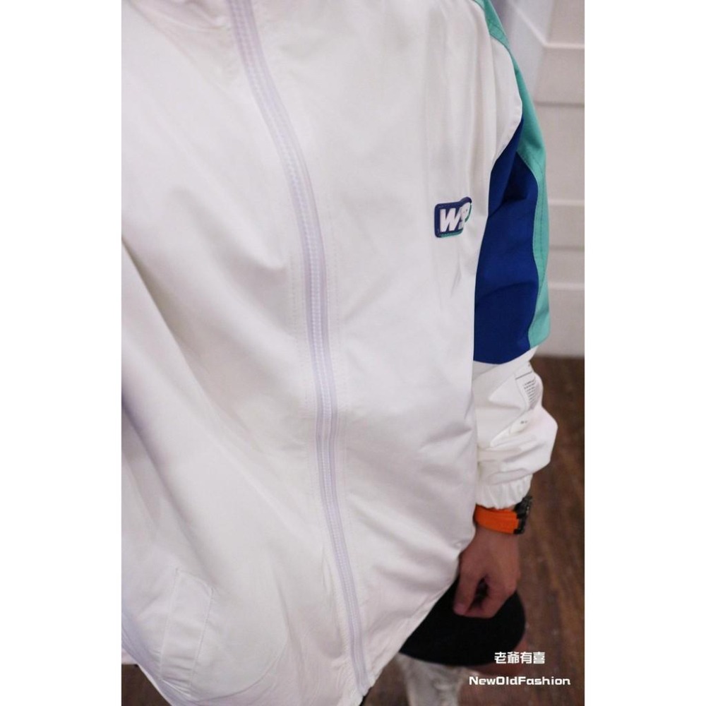 『老爺有喜』WSP胸章立領拼接防風外套-白-細節圖2