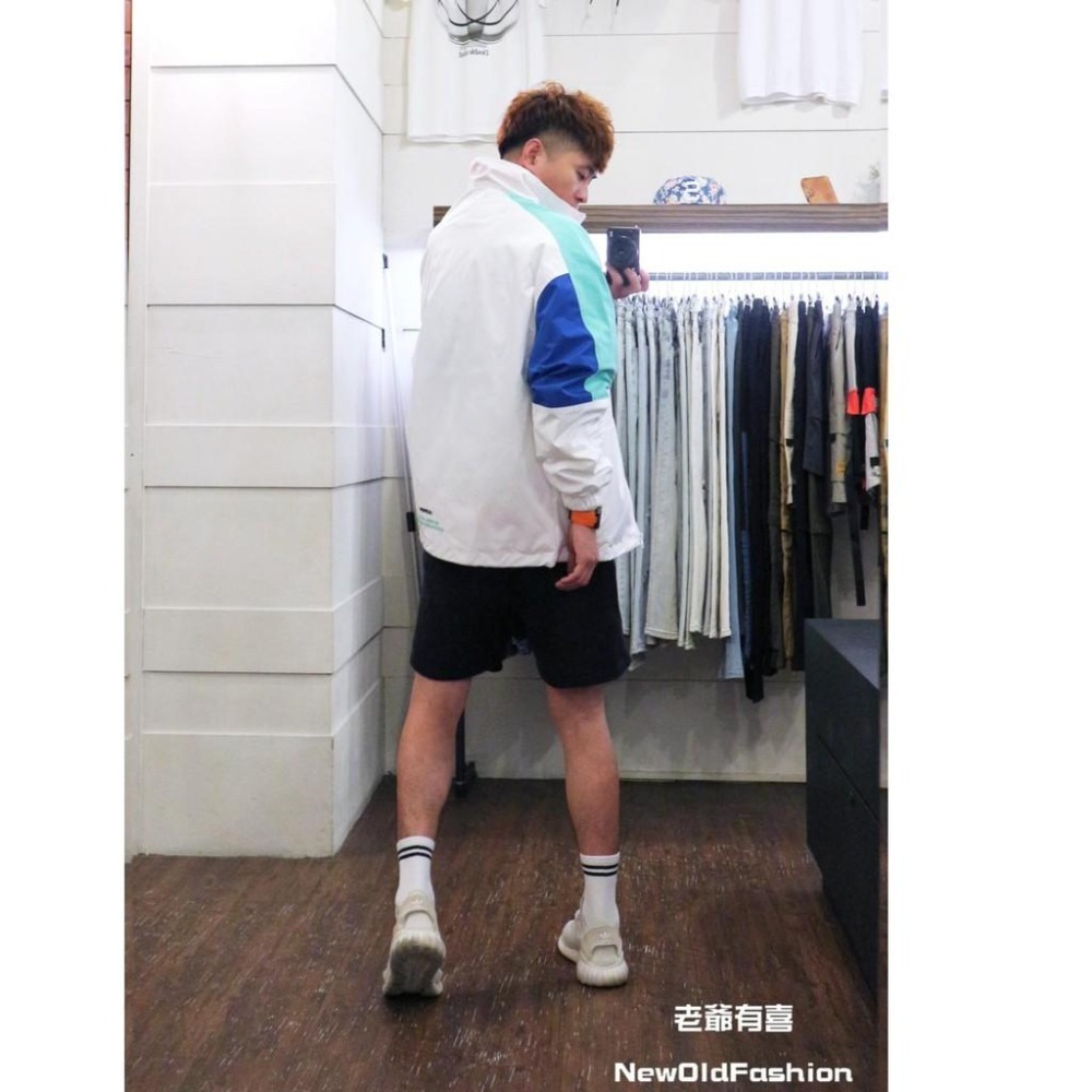 『老爺有喜』WSP胸章立領拼接防風外套-白-細節圖3