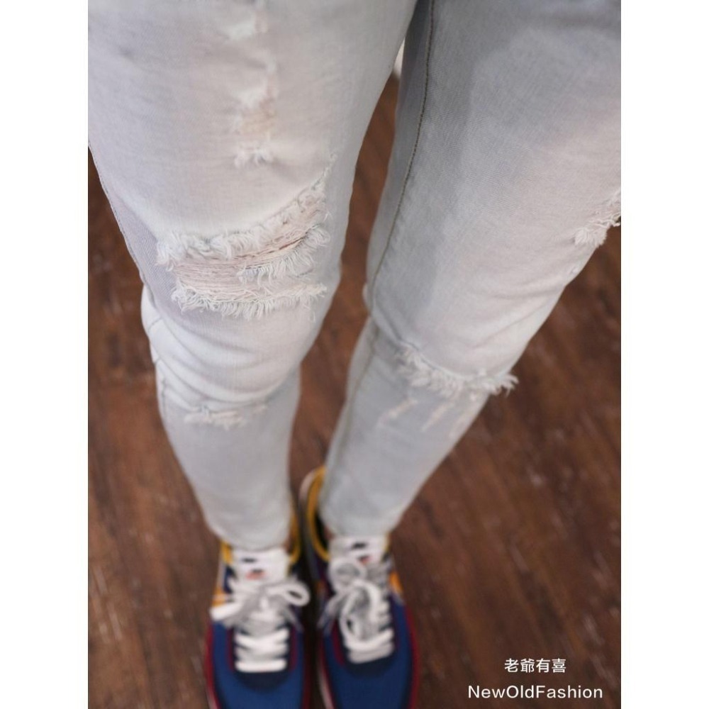 『老爺有喜』重磅淺刷白破壞貓鬚牛仔小直筒褲 彈性抽鬚 牛仔破褲 顯瘦修身窄管 補丁破壞牛仔褲 極淺刷色 水泥灰 白灰霧灰-細節圖2