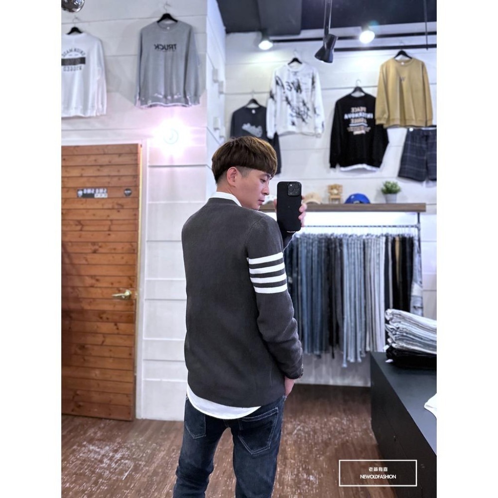 『老爺有喜』重磅四線條開襟針織罩衫-灰(NOF2210C67004)-細節圖4