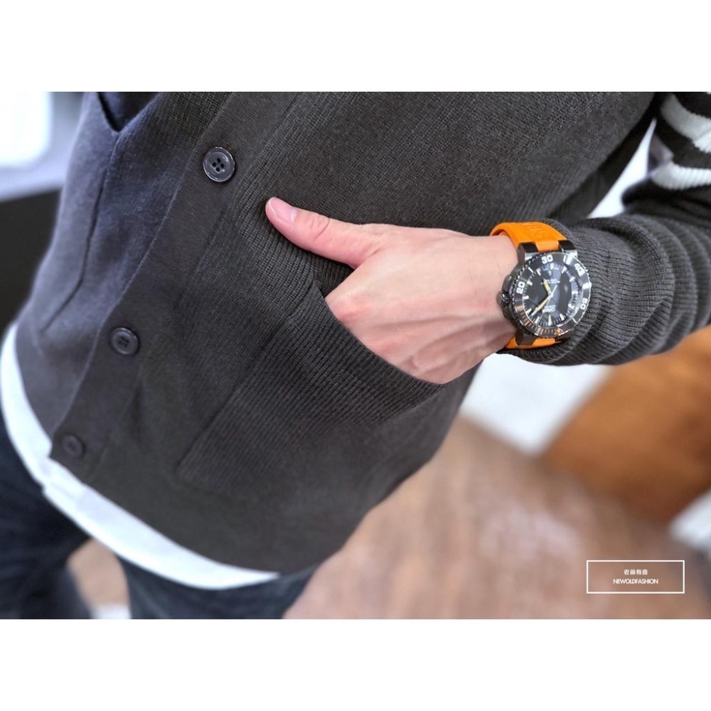 『老爺有喜』重磅四線條開襟針織罩衫-灰(NOF2210C67004)-細節圖5