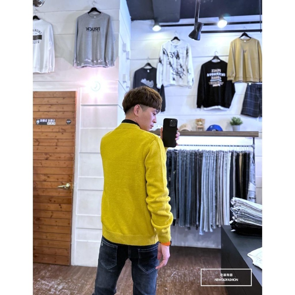 『老爺有喜』重磅圓領毛呢素色針織衫-芥末黃(NOF221067001)-細節圖3