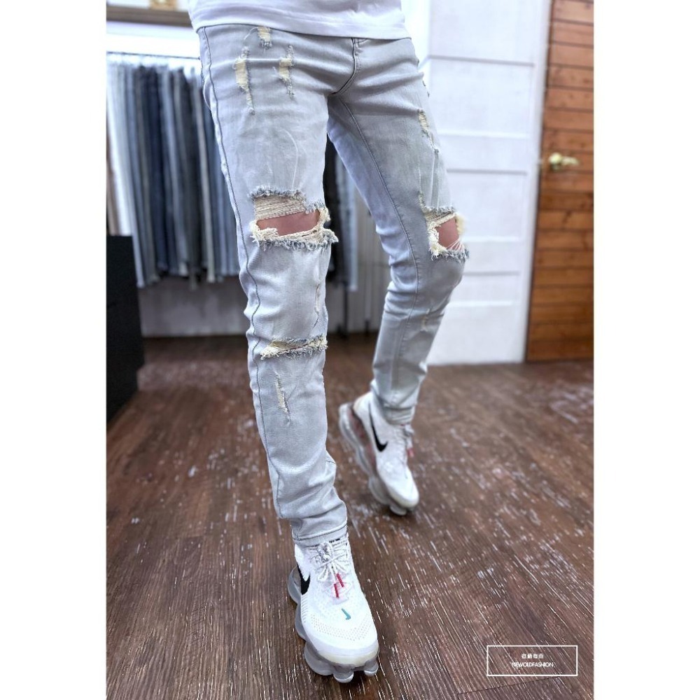 『新品上市』重磅水洗貓抓破壞小直筒 彈性極佳 牛仔破褲 顯瘦修身窄管 牛仔褲 極淺水洗 牛仔褲(NOF23063117)-細節圖3