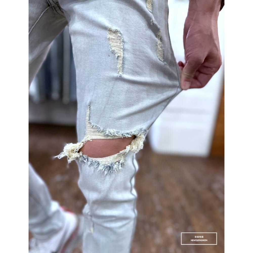『新品上市』重磅水洗貓抓破壞小直筒 彈性極佳 牛仔破褲 顯瘦修身窄管 牛仔褲 極淺水洗 牛仔褲(NOF23063117)-細節圖7
