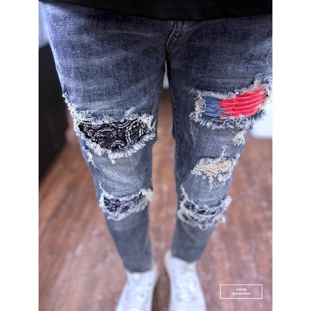 『老爺有喜』重磅紅藍波浪紋補丁小直筒褲 牛仔褲 牛仔破褲 顯瘦修身窄管 補丁破壞 淺色牛仔褲(NOF22063525)-細節圖6