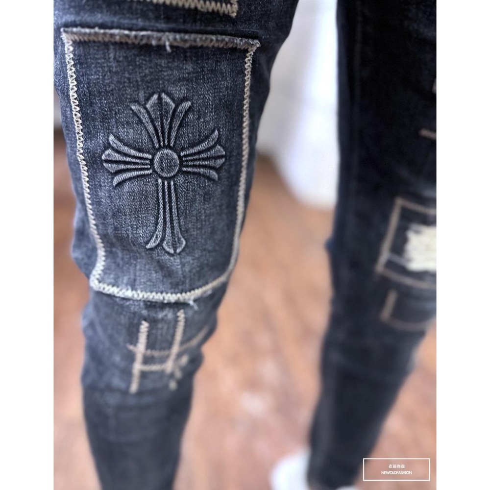 『老爺有喜』重磅十字立體壓紋補丁小直筒 深藍彈性抽鬚 牛仔破褲 顯瘦修身窄管 補丁破壞牛仔褲(NOF22093661)-細節圖6