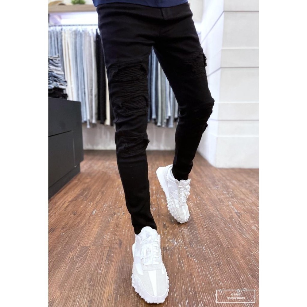 『老爺有喜』重磅闇黑破壞補丁機車褲 黑褲 牛仔褲 牛仔破褲 顯瘦修身窄管 補丁破壞 深色牛仔褲(NOF22083602)-細節圖7