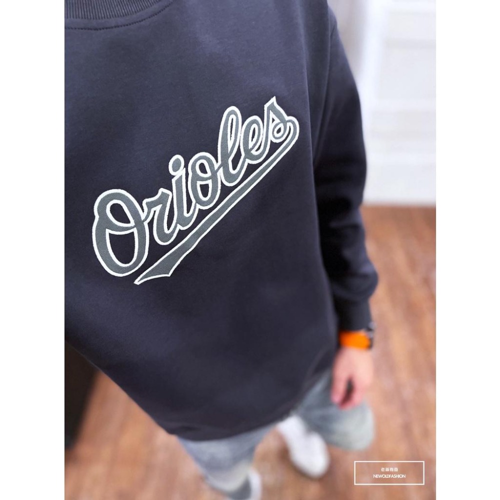 『老爺有喜』重磅orioles刺繡大學T-灰(NOF2209B5518)-細節圖5