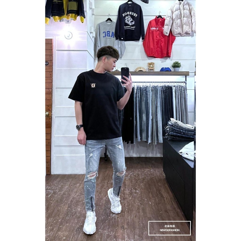 『新品上市』重磅潑漆破壞拉鍊小直筒牛仔褲 淺刷色 牛仔破褲 顯瘦修身窄管 補丁破壞 牛仔褲(NOF23023833)-細節圖2